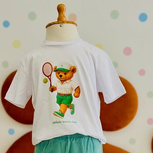 Camiseta infantil com ursinho tenista
